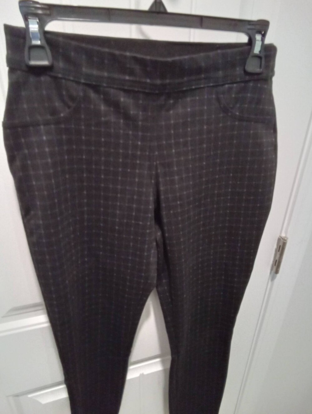 Max Studio Size S Black & Gray Plaid Skinny Leg Trousers w/Elastic Pull-On Waist